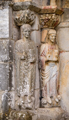 Obraz premium Statues romanes dans la basilique Saint-Just de Valcabrère, Haute-Garonne, France