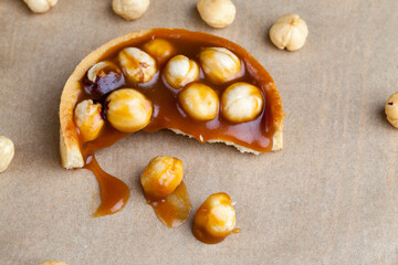 tartlet with salted caramel and hazelnuts