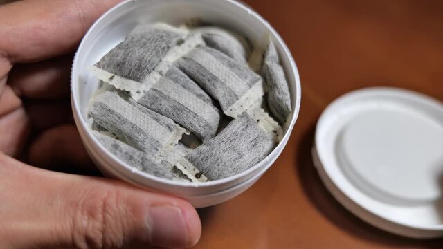 Snus Bilder – Durchsuchen 963 Archivfotos, Vektorgrafiken und Videos ...