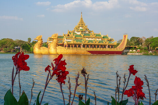 Asia, Myanmar, Yangon. Dragon boat Karaweik Palace on Kandaw Gyi Lake