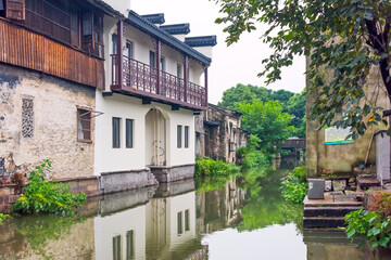Fototapeta na wymiar Traditional houses along the Grand Canal, Shaoxing, Zhejiang Province, China