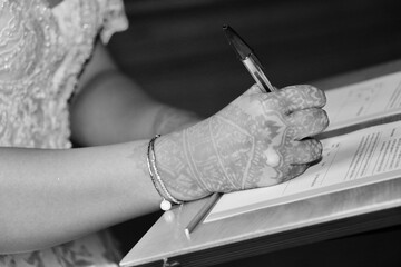 main, femme, affaires, parque, main, ecriture, travail, gens, papier, table, bureau, signes, livre, maison, personne, r&eacute;diger, medicales