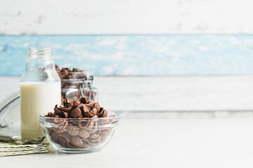 Obraz na płótnie Canvas Sweet chocolate breakfast cereal flakes.