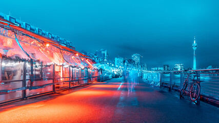 Nachts Wird Das Rheinufersseldorf Zur