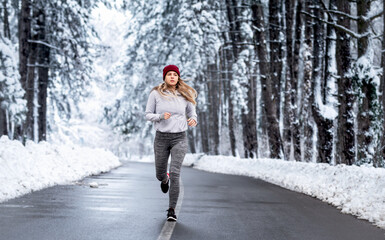 Morning run on a winter day. A young woman is doing her morning training.