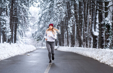 Morning run on a winter day. A young woman is doing her morning training.