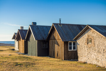 Obraz premium Sweden, Faro Island, Kursviken, coastal farmers fishing shacks, sunset