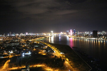 リゾート地で有名なベトナムダナンの中心部の夜景です。