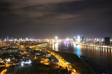 リゾート地で有名なベトナムダナンの中心部の夜景です。