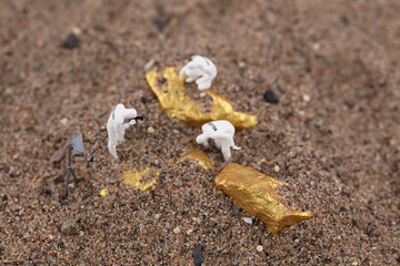 Miniature creative staff found gold bullion