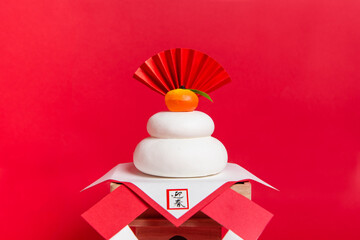 正月飾り鏡餅　赤背景
