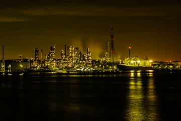 幻想的な工業地帯