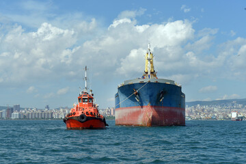 Fototapeta premium cargo ship in port