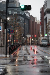 雨の赤坂通り　東京、赤坂5丁目の街の風景