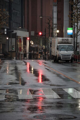 雨の赤坂通り　東京、赤坂5丁目の街の風景