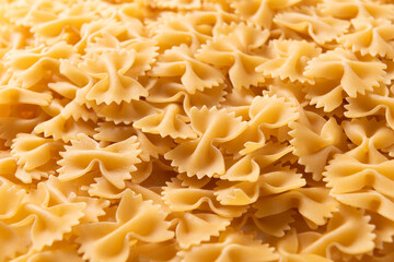 Primo piano di farfalle crude, pasta italiana