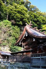 Japanese Kamakura Period shrine roof design and ornaments