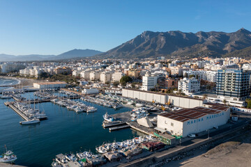 Fototapeta na wymiar vista de aérea del puerto pesquero Marbella, Andalucía