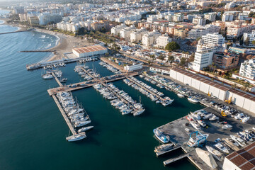 Obraz premium vista de aérea del puerto pesquero Marbella, Andalucía