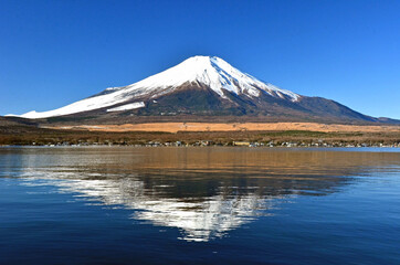 世界遺産　富士山と山中湖