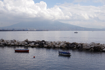 Fototapeta na wymiar Vue sur le Vésuve depuis Naples