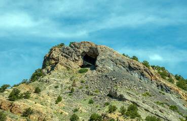 Fototapeta na wymiar Top of mountain cave entrace