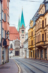 Fototapeta premium Narrow street overlooking Augsburg Cathedral.