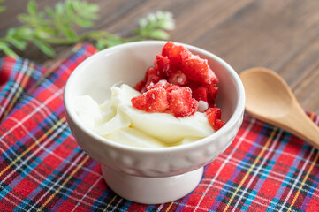 フローズンイチゴとヨーグルト