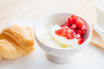 フローズンイチゴとヨーグルト