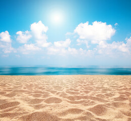 Beautiful sandy beach and tropical sea - 475587626