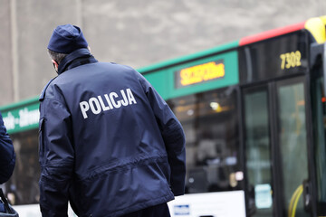 Mobilny punkt szczepień na covid19 dla policjantów we Wrocławiu. 