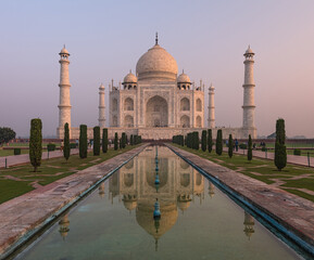 Obraz premium The Taj Mahal Mausoleum in Agra, India, seen from the other bank of the river, near the Garden of the Moon, at sunrise