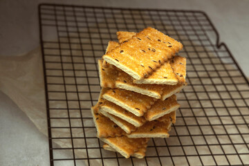 crackers with seeds on the grill