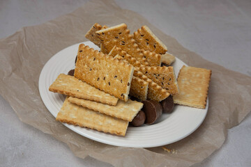 crackers with seeds on the grill