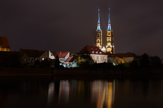Wrocławska katedra nocą