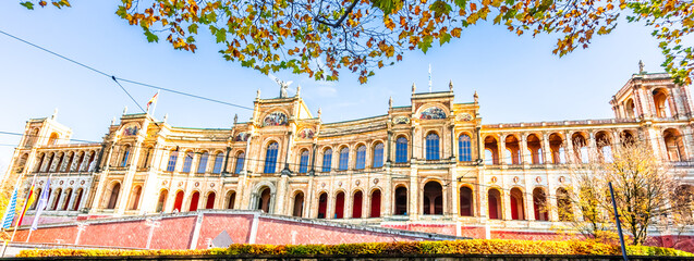 Obraz premium A wide view of the historic palace Maximilianeum in Munich in Bavaria