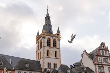 Obraz premium St. Gangolf Kirche Trier
