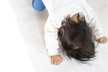 泣き崩れている赤ちゃん（1歳5か月、日本人、女の子）