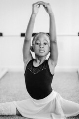 Black Girl practicing Ballet  - obrazy, fototapety, plakaty