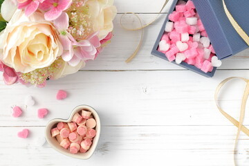 チョコレートとハートとブーケ｜バレンタイン・ホワイトデーのイメージ