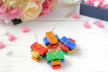 チョコレートとハートとお花｜バレンタイン・ホワイトデーのイメージ