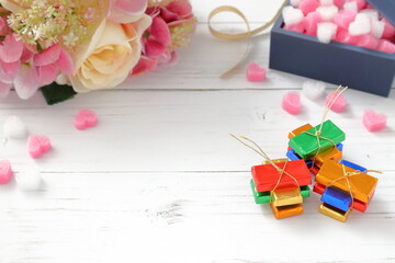 チョコレートとハートとお花｜バレンタイン・ホワイトデーのイメージ