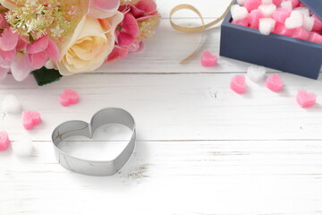 バレンタインデー・ホワイトデーのイメージ｜ハート型とお花とリボン