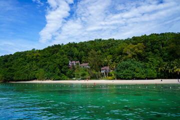 Fototapeta na wymiar Beautiful Mamutik Island near Kota Kinabalu, Sabah, North Borneo, Malaysi
