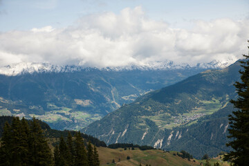 Fototapeta na wymiar High alpine mountains in Austria alps. Beautiful autumn scenery