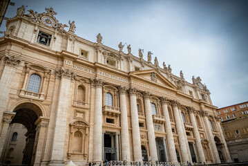 Fototapeta na wymiar ciudad del Vaticano con la iglesia de San Pedro en Roma