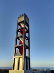 Faro junto al mar