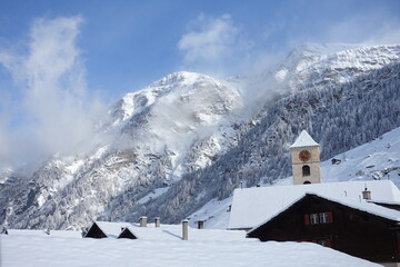 Fototapeta na wymiar Village de Vals en Suisse sous la neige