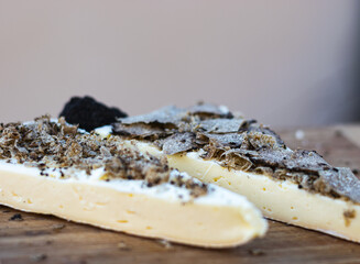 Part de brie truffé