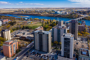 Obraz premium Aerial view of the downtown area of Saskatoon, Saskatchewan, Canada